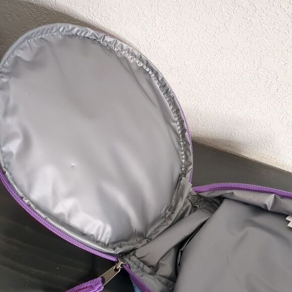 Frozen 2 themed lunch pale with handle.  never used - Picture 3 of 6